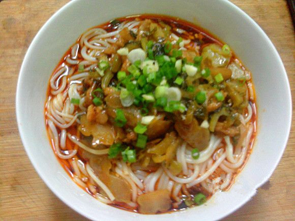 酸菜肉末米线_副本