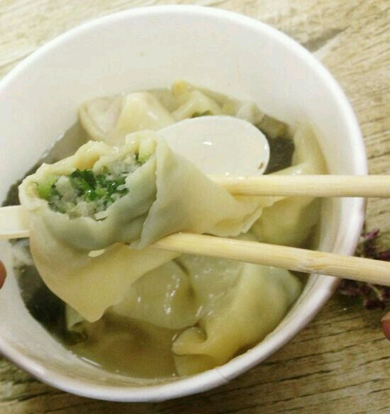 芹菜鲜肉馄饨1_副本